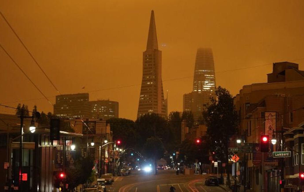 California amanece con el cielo completamente naranja a causa de los incendios que arrasan el oeste de EEUU