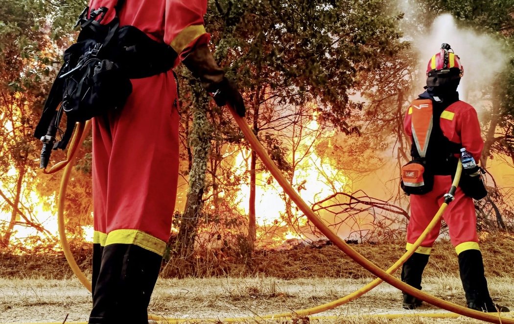 Los incendios en Galicia arrasan más de 8.000 hectáreas y amenazan zonas habitadas