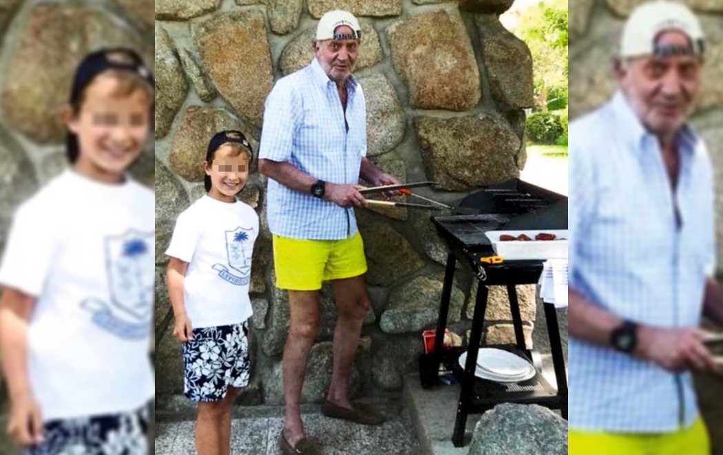 Imagen inédita del rey Juan Carlos, de barbacoa, con gorra y bermudas, con el hijo de Corinna