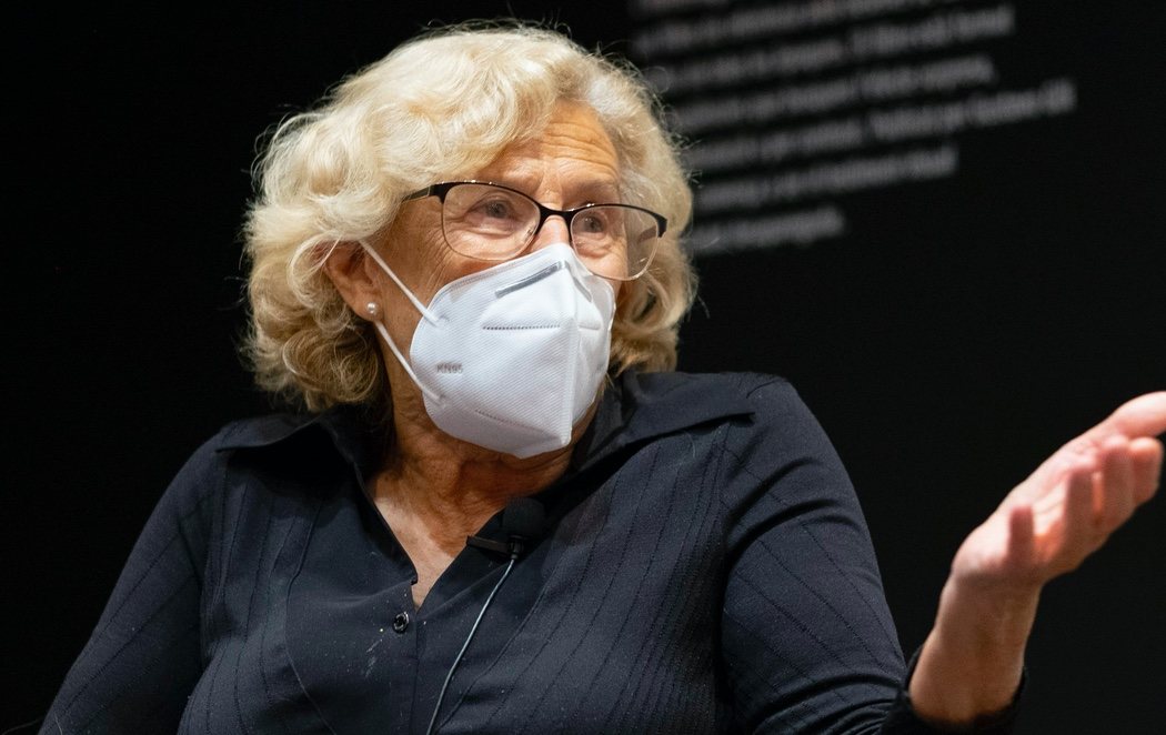 Carmena reaparece y lanza un dardo a los excompañeros que se enfrentaron a ella: "Son la izquierda que quiere destruir"