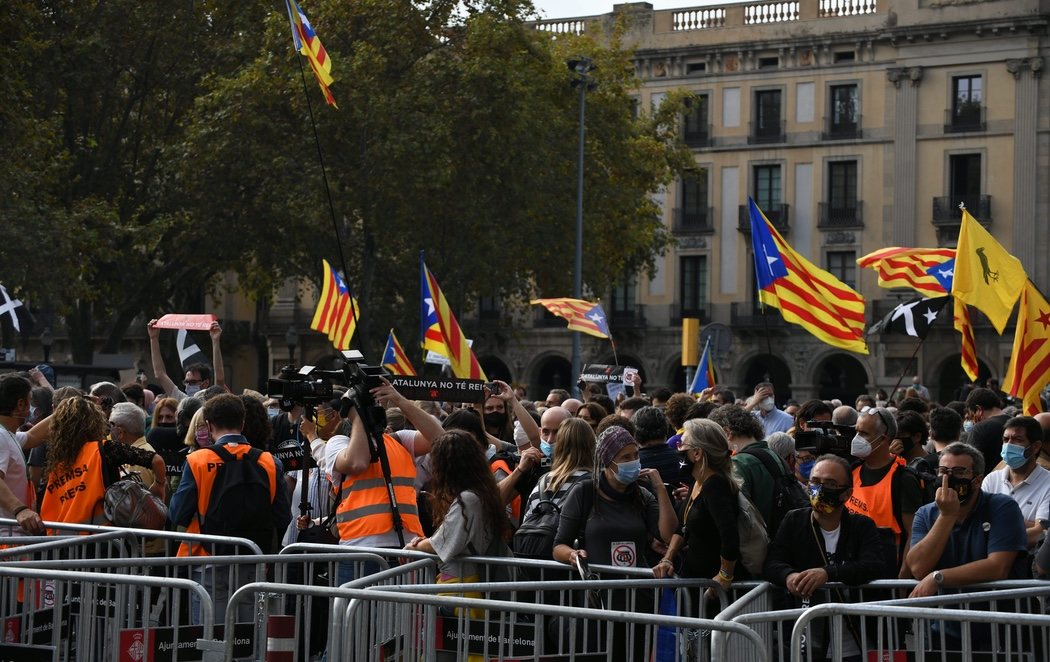 El independentismo organiza concentraciones en Barcelona ante la llegada del rey