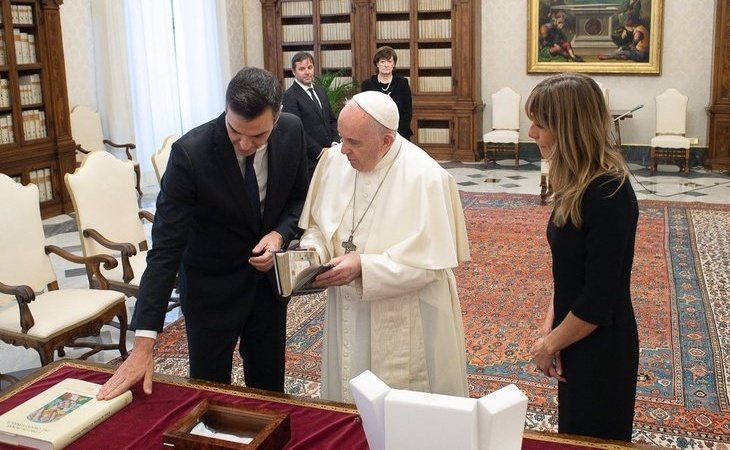 El Papa Francisco recibe a Pedro Sánchez y destaca ante él: "La política no es cuestión de maniobras"