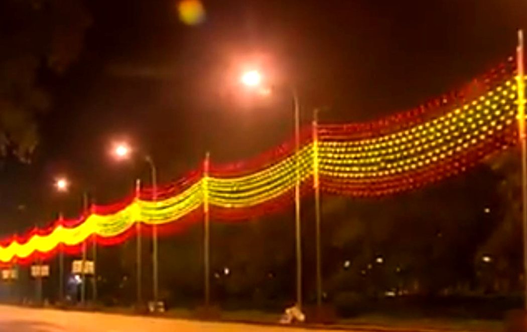 Bandera gigante de España con luces LED de Neptuno a Colón: la iluminación navideña de Madrid