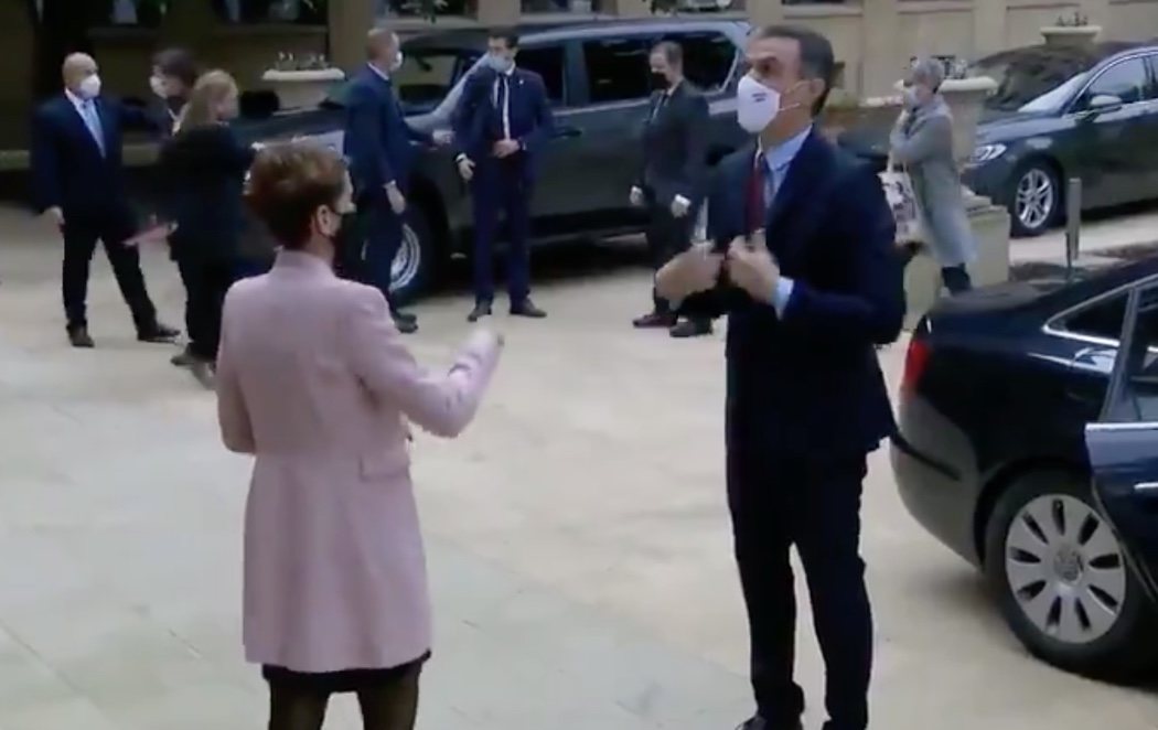 Pedro Sánchez, recibido con abucheos en Pamplona