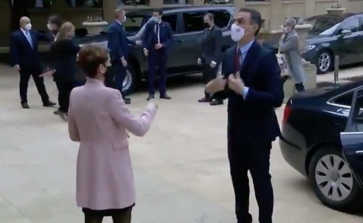 Pedro Sánchez, recibido con abucheos en Pamplona