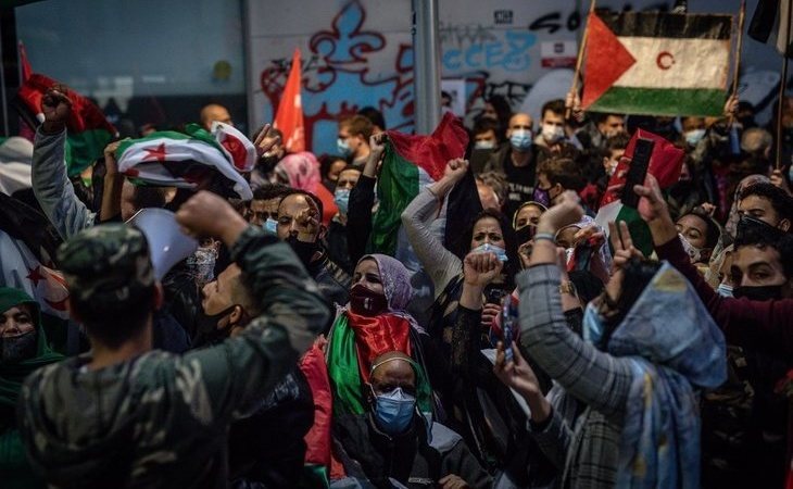 Multitudinaria manifestación frente al consulado marroquí en Barcelona en solidaridad con el pueblo saharaui