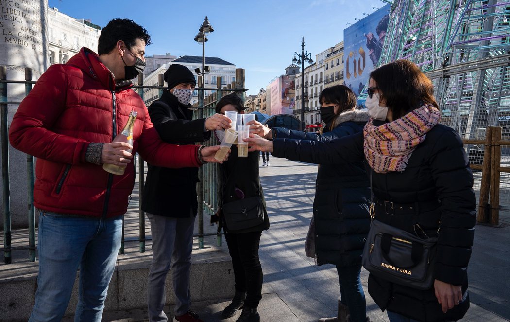 El ensayo de las campanadas en la Puerta del Sol despierta algo de ilusión para despedir el 2020