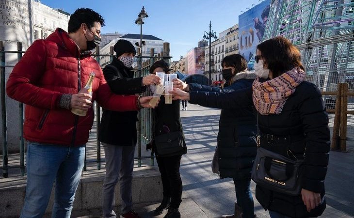 El ensayo de las campanadas en la Puerta del Sol despierta algo de ilusión para despedir el 2020