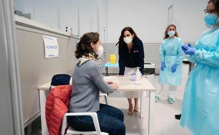Madrid empieza las vacunaciones masivas con AstraZeneca en el Zendal