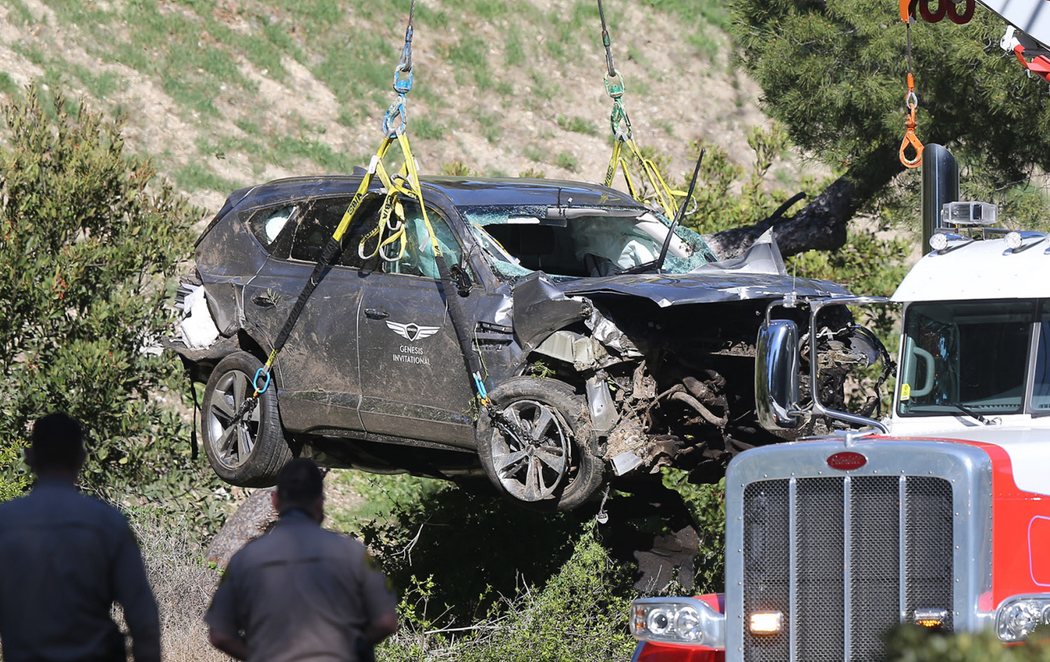 Tiger Woods sufre un grave accidente de coche