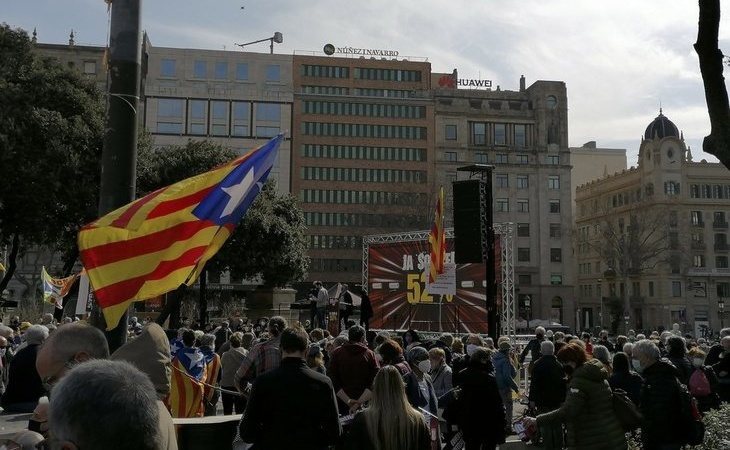 La ANC concentra a 3.000 personas para presionar a ERC a pactar un gobierno independentista