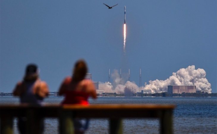 SpaceX lanza 60 satélites para su servicio de Internet Starlink