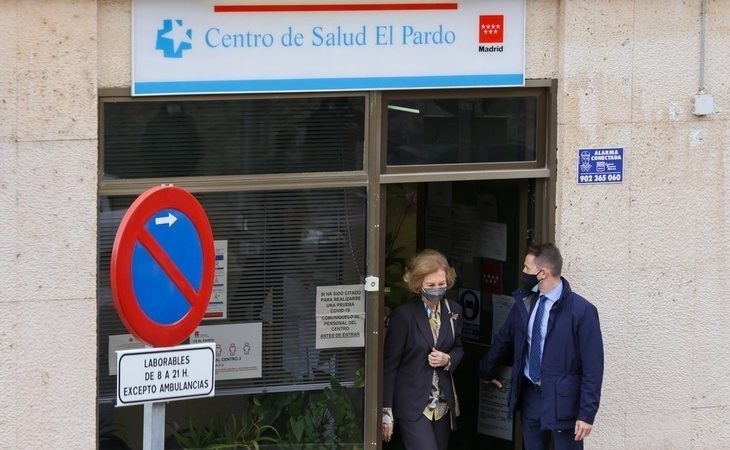 La reina Sofía recibe la segunda dosis de la vacuna contra el coronavirus