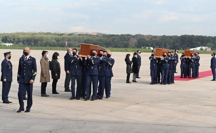 Los cuerpos de David Beriain y Roberto Fraile, asesinados en Burkina Faso, llegan con honores a España