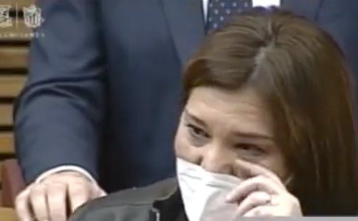 Isabel Bonig, líder del PP valenciano, deja el acta de diputada entre lágrimas y reprochando que Casado no le dé otra oportunidad