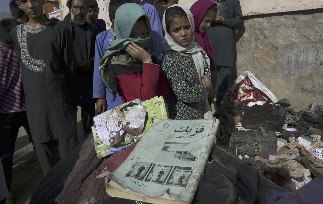 Al menos 55 muertos y 150 heridos en un atentado en una escuela femenina de Kabul