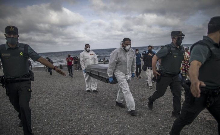 El cuerpo hallado en la playa del Tarajal es de un menor magrebí de unos 16 años