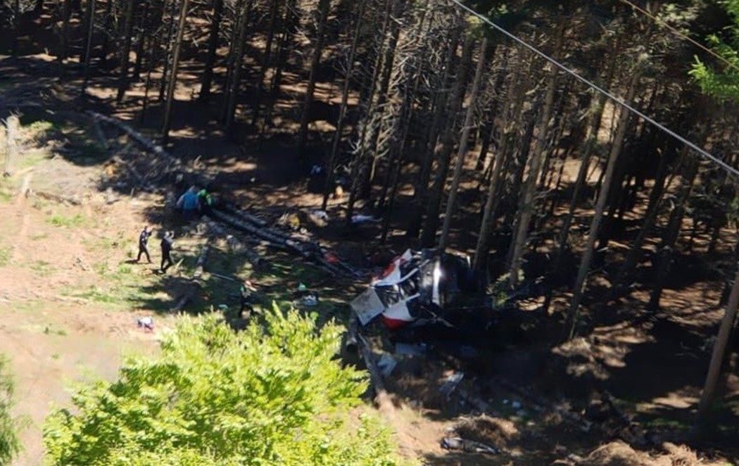 Nueve muertos y dos heridos de gravedad por la caída de un teleférico en Italia