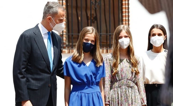 La princesa Leonor celebra su confirmación con el rey Felipe como padrino