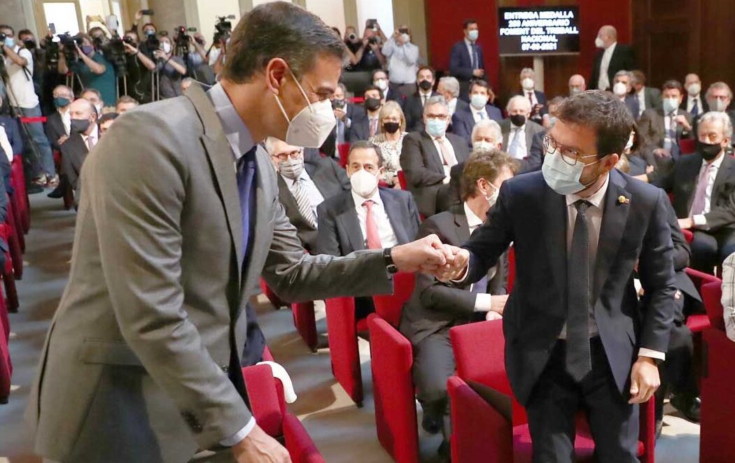 Pedro Sánchez y Pere Aragonés escenifican el comienzo del diálogo