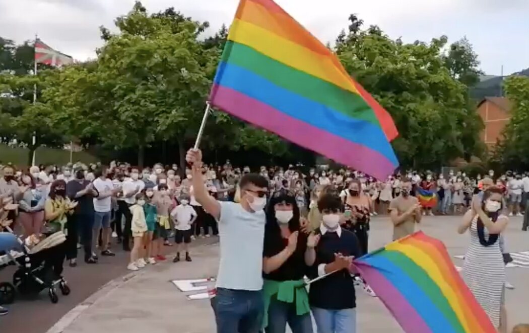 Marcha masiva en Basauri contra la agresión homófoba