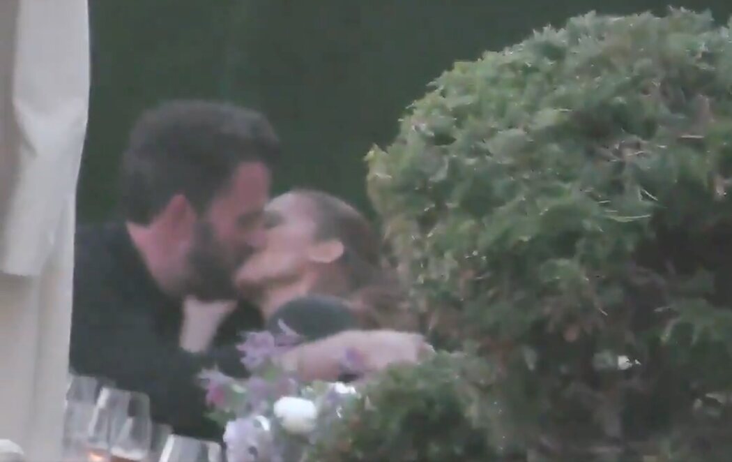 El beso que confirma la relación entre Jennifer Lopez y Ben Affleck