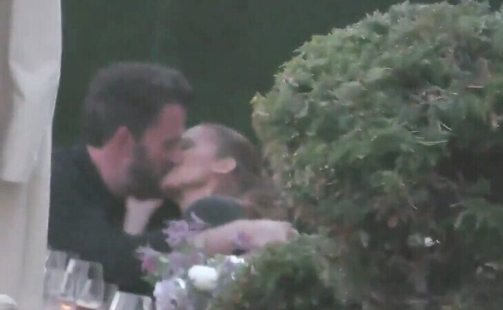 El beso que confirma la relación entre Jennifer Lopez y Ben Affleck