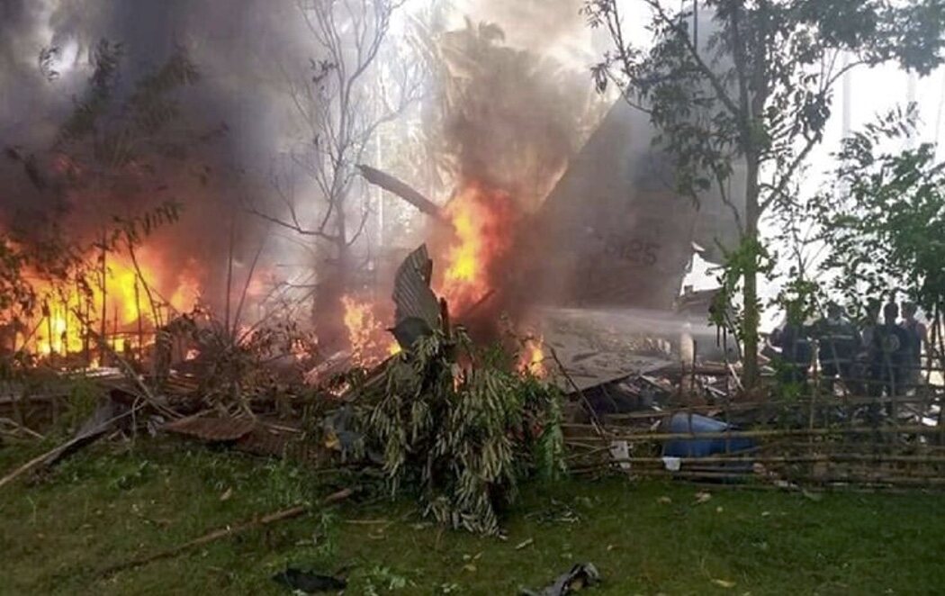 Al menos 29 muertos y 40 rescatados en el accidente de un avión militar en Filipinas