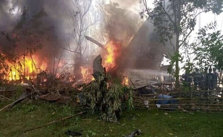 Al menos 29 muertos y 40 rescatados en el accidente de un avión militar en Filipinas