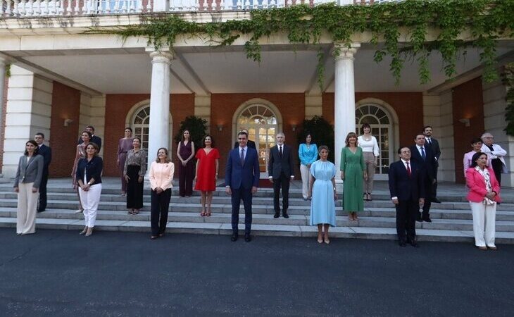 Nueva foto de familia y primer Consejo de Ministros tras la remodelación del Gobierno