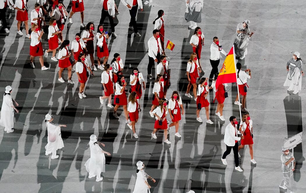 Ceremonia de apertura de los Juegos Olímpicos de Tokio 2020 con  Saúl Craviotto y Mireia Belmonte como abanderados de España