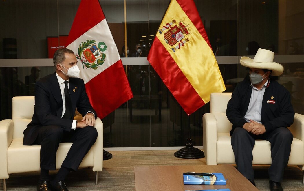 Pedro Castillo, en su toma de posesión como presidente de Perú, ante Felipe VI: "Hay que romper con símbolos coloniales"