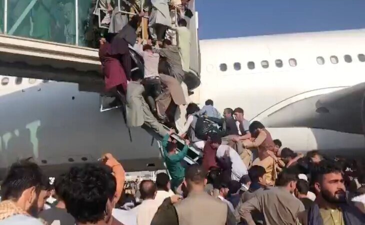 Al menos cinco muertos en el aeropuerto de Kabul tras los disparos en pleno caos por abandonar Afganistán