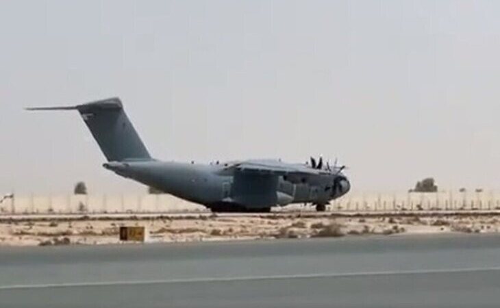 El primer avión para evacuar a españoles aterriza en Kabul y Sánchez anuncia el envío de un tercero medicalizado