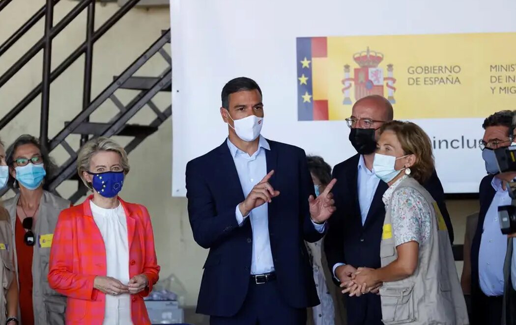 "Estamos a las duras y a las maduras": Pedro Sánchez visita con Ursula von der Leyen y Charles Michel el centro de acogida de afganos en Torrejón