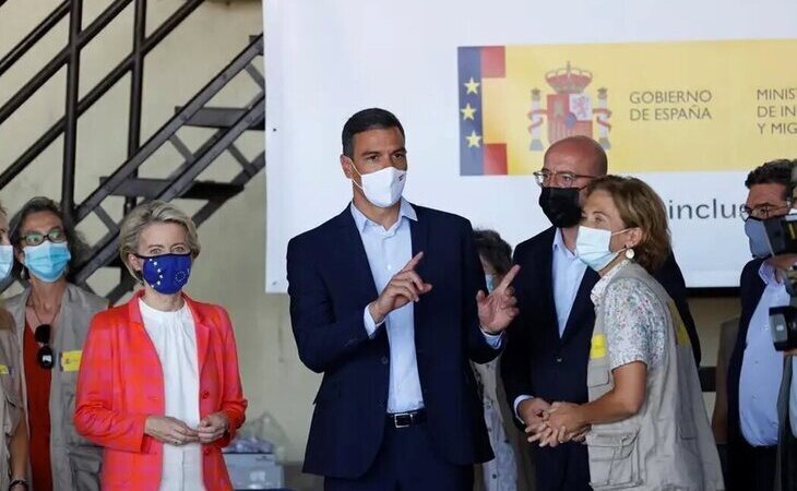 "Estamos a las duras y a las maduras": Pedro Sánchez visita con Ursula von der Leyen y Charles Michel el centro de acogida de afganos en Torrejón