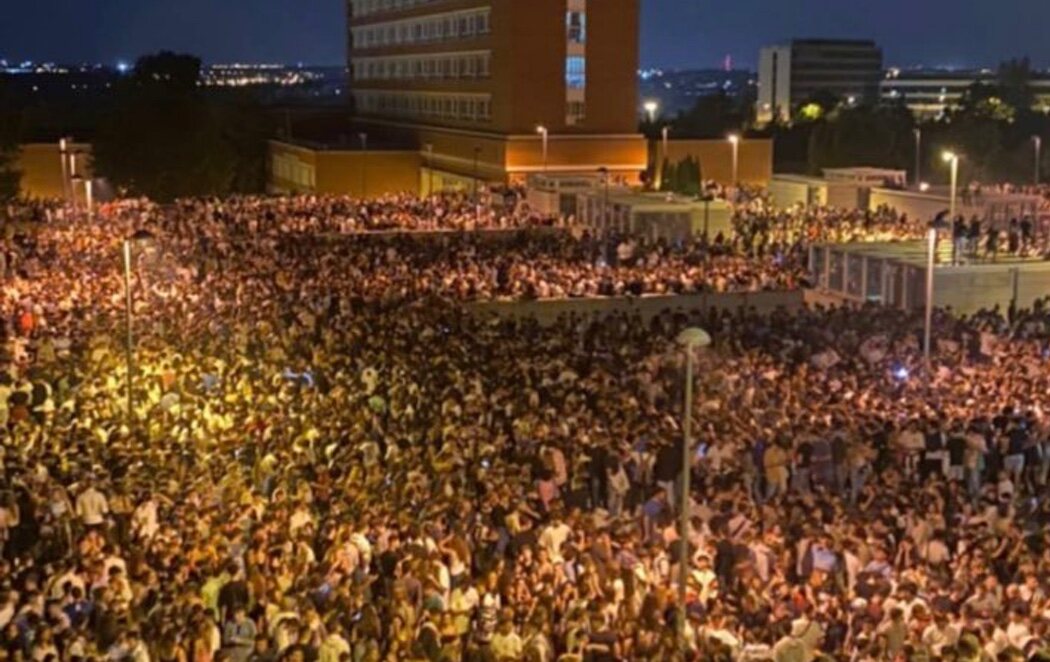 Macrobotellón en Ciudad Universitaria: 25.000 jóvenes se concentran en Madrid obviando las medidas sanitarias