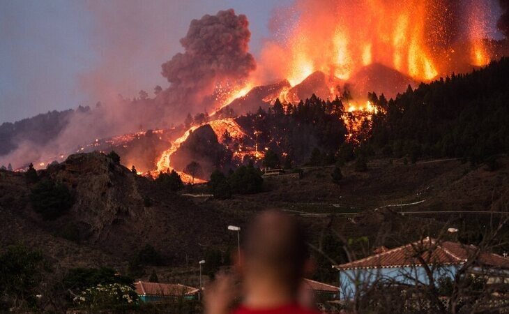 Erupción en La Palma: la lava sigue avanzando y deja, por el momento, 5.000 evacuados