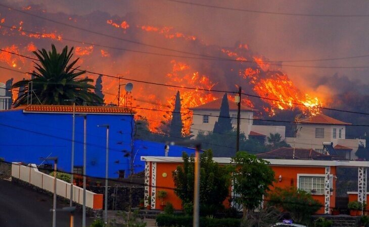 Erupción de La Palma: la lava ha arrasado más de 160 viviendas y se acerca a más núcleos urbanos tras emerger la décima boca eruptiva