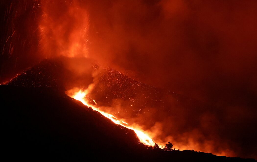 El volcán de La Palma entra en su fase más explosiva y abre dos nuevos bocas