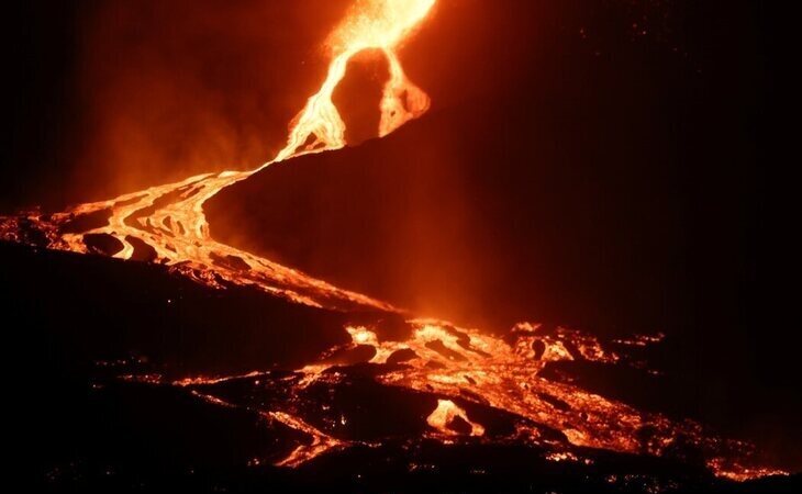 El volcán de La Palma entra en fase efusiva: lava de tipo hawaiano, más fluida y con mayor capacidad de movimiento