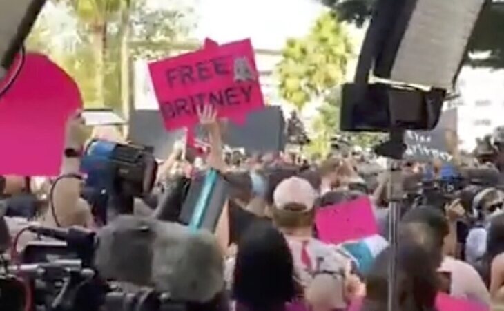 Los fans de Britney Spears celebran el fin de la tutela de su padre después de 13 años