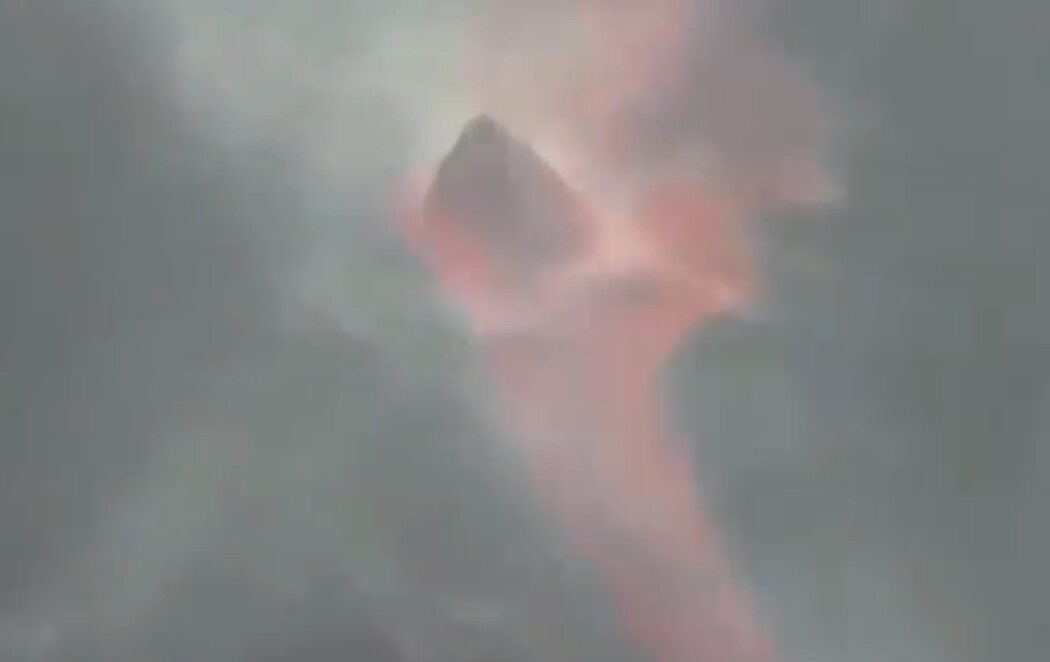 El volcán de La Palma expulsa una roca del tamaño de una vivienda
