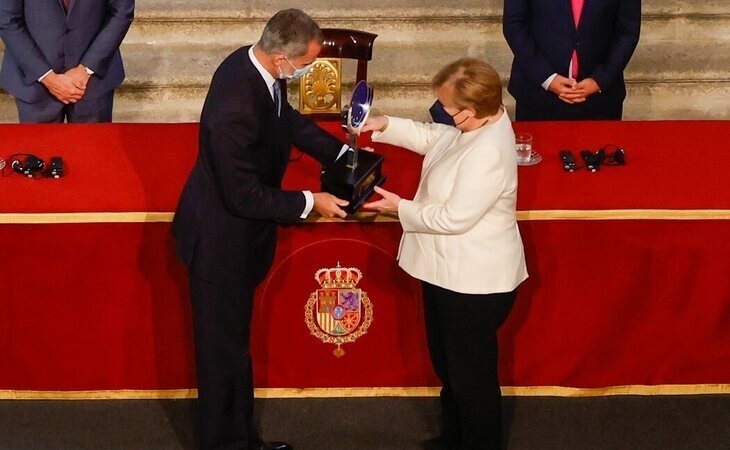 Angela Merkel recibe el Premio Carlos V en Yuste apostando por "más soberanía europea"