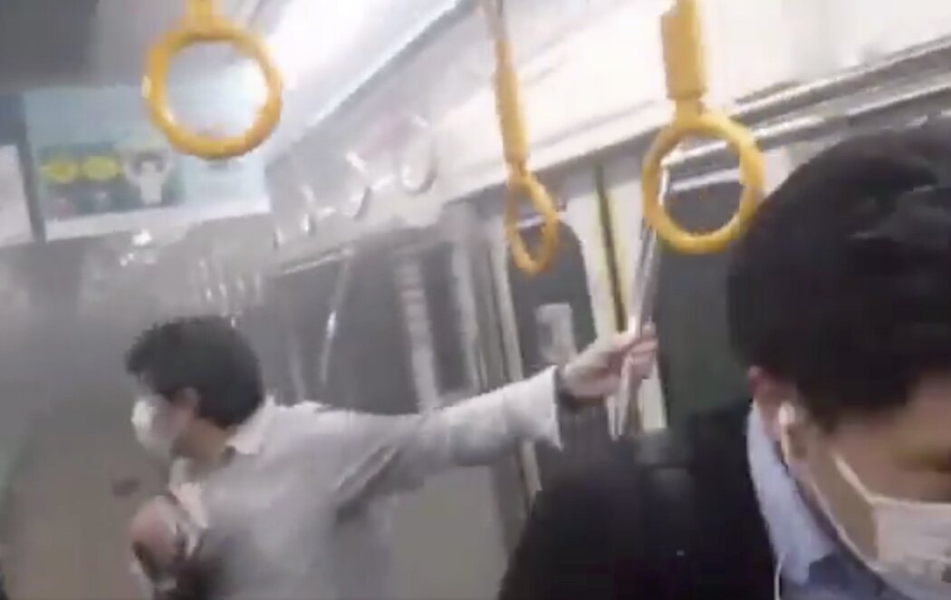 Al menos 15 heridos en un ataque con un cuchillo y líquido inflamable en el metro de Tokyo