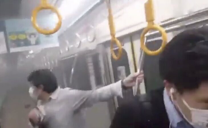 Al menos 15 heridos en un ataque con un cuchillo y líquido inflamable en el metro de Tokyo