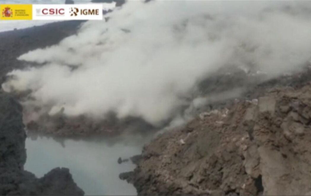 Una piscina termal sustituye a la desaparecida playa de Les Guirres a consecuencia del volcán de La Palma