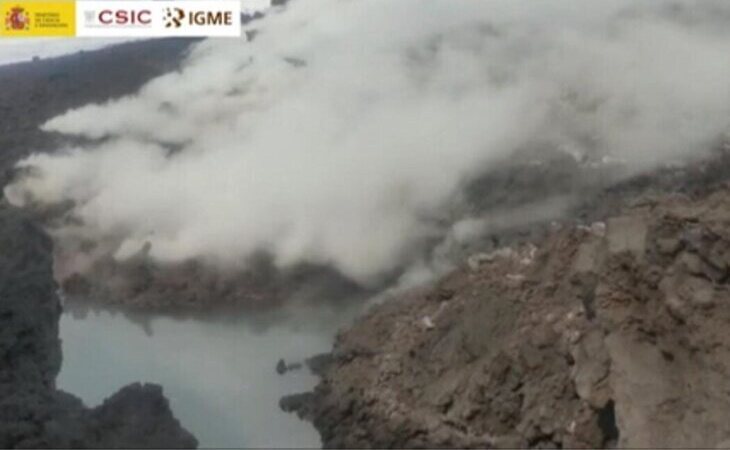 Una piscina termal sustituye a la desaparecida playa de Les Guirres a consecuencia del volcán de La Palma