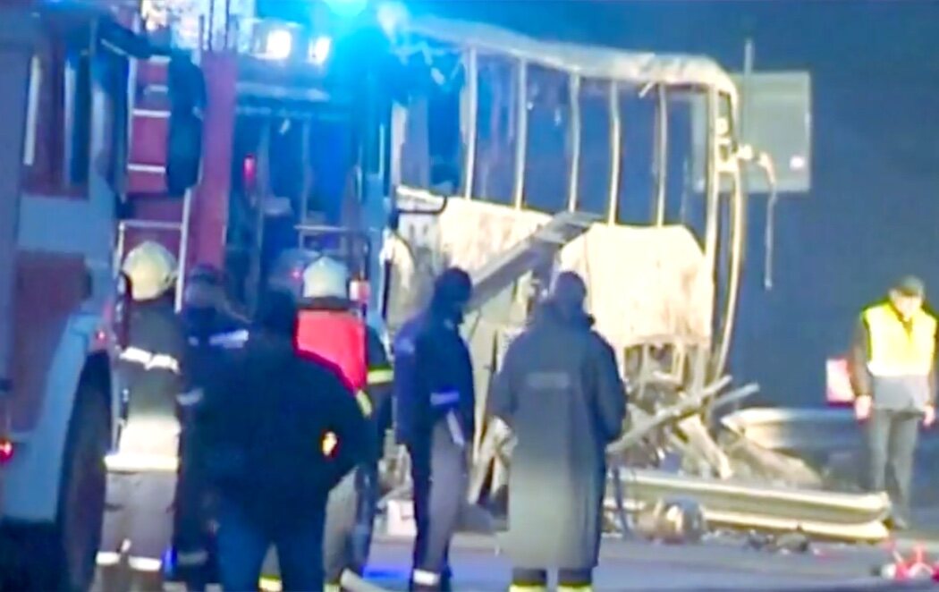 Al menos 45 muertos tras el incendio de un autobús en Bulgaria