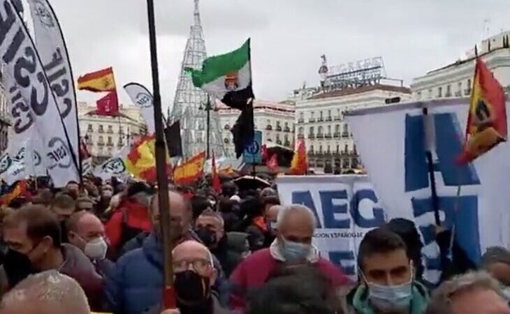 Abascal, Ayuso y Arrimadas se unen en la marcha policial contra el Gobierno